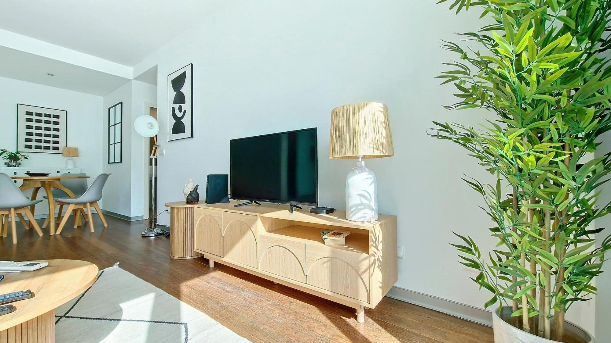 Upscales By Lovelystay - Private Parking Apartamento